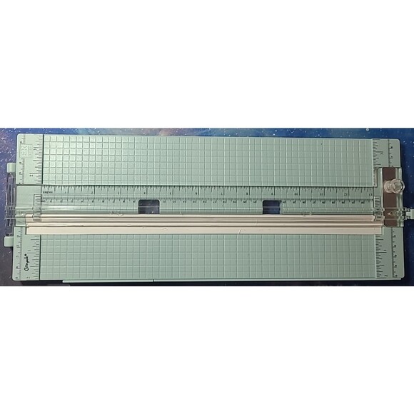 Cutter Bee Cutterpede Straight Edge Trimmer by EK Success  15" x 5 1/2" - Picture 1 of 3